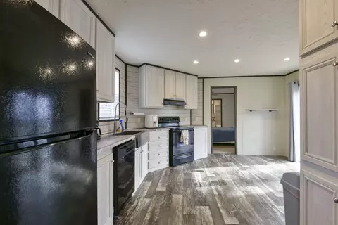 Kitchen - 26575 Bobcat Ln, Shell Knob, MO 65747 photo 2 of 3