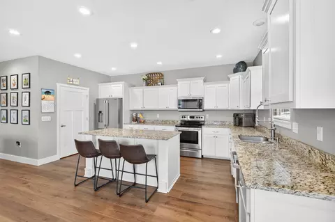 Kitchen - 1910 E Whetstone Dr, Ozark, MO 65721 photo 3 of 3