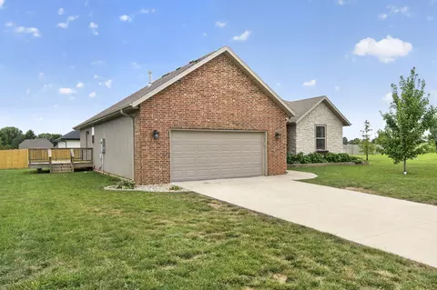 Exterior - 1910 E Whetstone Dr, Ozark, MO 65721 photo 5 of 10