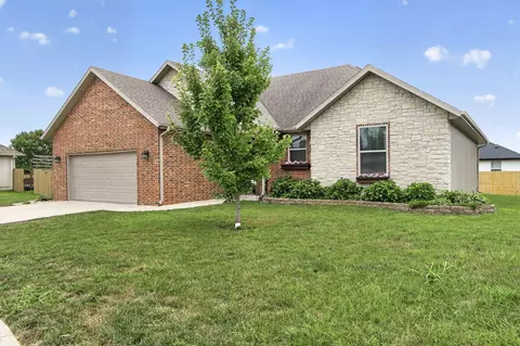 Exterior - 1910 E Whetstone Dr, Ozark, MO 65721 photo 2 of 10