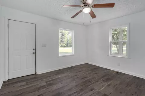 Living - 2540 W State St, Springfield, MO 65802 photo 2 of 3