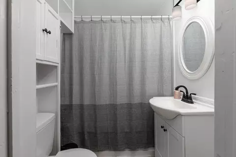Bath - 1138 S Fort Ave, Springfield, MO 65807 photo 1 of 2