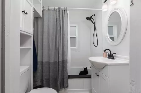 Bath - 1138 S Fort Ave, Springfield, MO 65807 photo 2 of 2