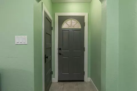Entry Way - 1138 S Fort Ave, Springfield, MO 65807 photo 1 of 5