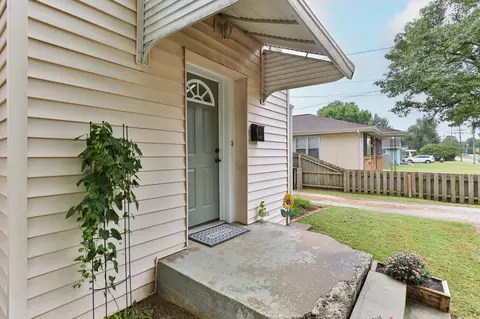 Exterior - 1138 S Fort Ave, Springfield, MO 65807 photo 5 of 9