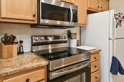 Kitchen - 2013 E Jay St, Ozark, MO 65721 photo 3 of 5