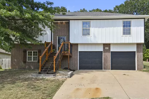 Exterior - 2013 E Jay St, Ozark, MO 65721 photo 2 of 12