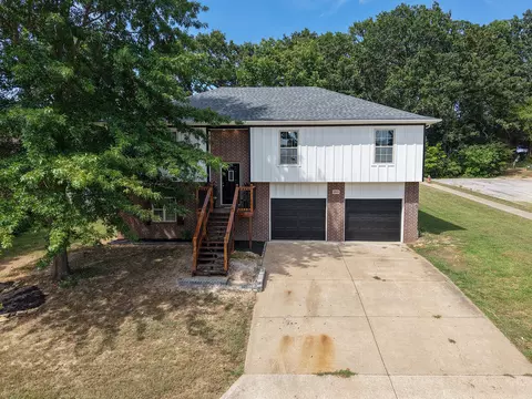 Exterior - 2013 E Jay St, Ozark, MO 65721 photo 4 of 12