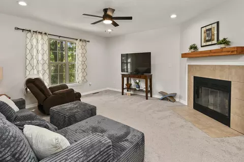 Living - 2013 E Jay St, Ozark, MO 65721 photo 2 of 4
