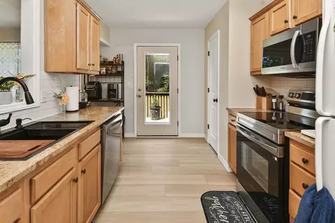 Kitchen - 2013 E Jay St, Ozark, MO 65721 photo 1 of 5