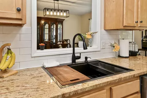 Kitchen - 2013 E Jay St, Ozark, MO 65721 photo 2 of 5