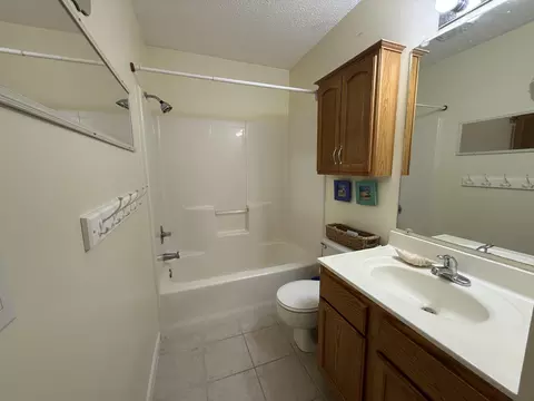Bath - 110 Vixen Cir #B, Branson, MO 65616 photo 1 of 2