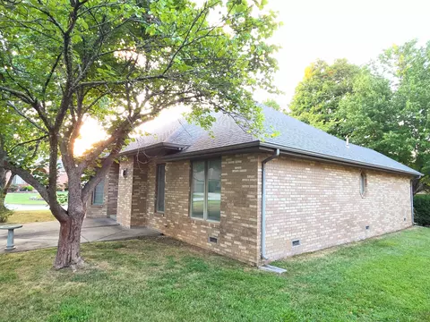 Exterior - 1228 W Beekman St, Springfield, MO 65810 photo 4 of 15