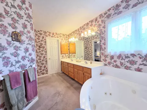 Bath - 1228 W Beekman St, Springfield, MO 65810 photo 11 of 15