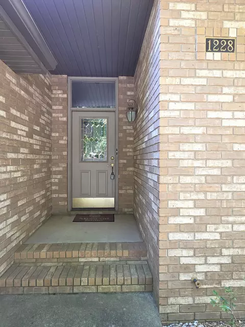 Exterior - 1228 W Beekman St, Springfield, MO 65810 photo 14 of 15