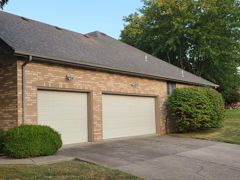 Exterior - 1228 W Beekman St, Springfield, MO 65810 photo 11 of 15