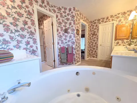Bath - 1228 W Beekman St, Springfield, MO 65810 photo 12 of 15