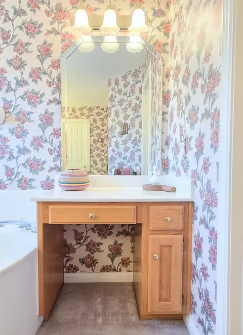 Bath - 1228 W Beekman St, Springfield, MO 65810 photo 14 of 15