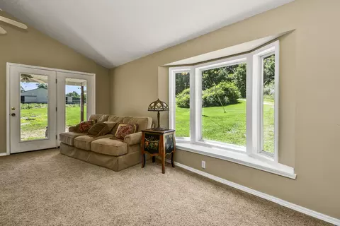 Living - 533 Ghan Rd, Clever, MO 65631 photo 2 of 2