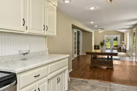 Entry Way - 533 Ghan Rd, Clever, MO 65631 photo 2 of 4
