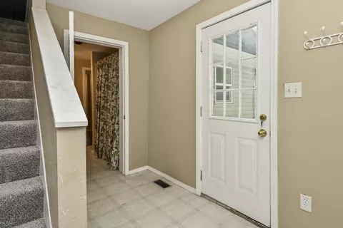 Entry Way - 533 Ghan Rd, Clever, MO 65631 photo 3 of 4