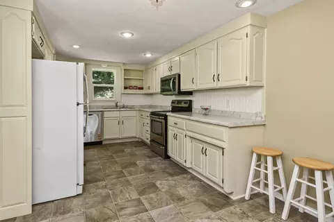 Kitchen - 533 Ghan Rd, Clever, MO 65631 photo 1 of 4