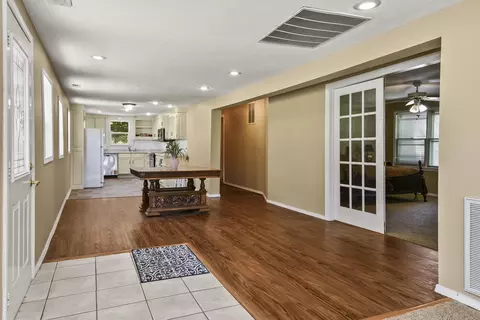 Entry Way - 533 Ghan Rd, Clever, MO 65631 photo 4 of 4