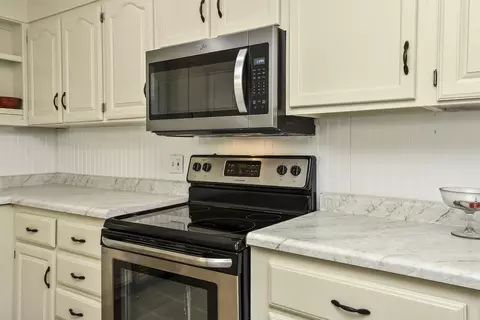 Kitchen - 533 Ghan Rd, Clever, MO 65631 photo 3 of 4