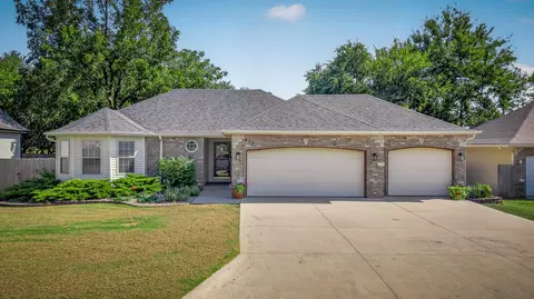412 E Kay St, Republic, MO 65738