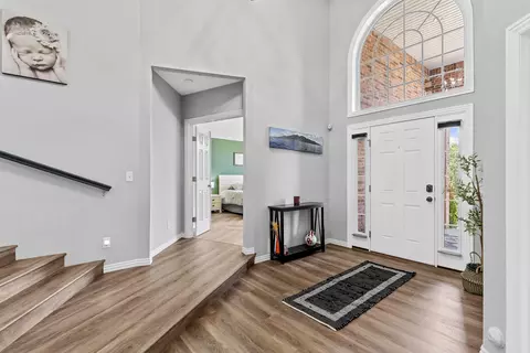Entry Way - 2364 S Forrest Heights Ave, Springfield, MO 65809 photo 1 of 9