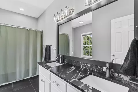 Bath - 2364 S Forrest Heights Ave, Springfield, MO 65809 photo 2 of 4
