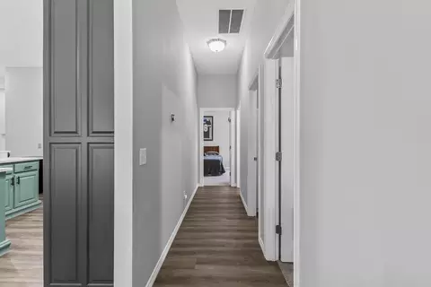 Entry Way - 2364 S Forrest Heights Ave, Springfield, MO 65809 photo 7 of 9