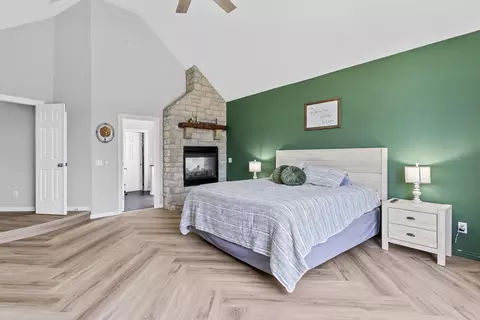 Bedroom - 2364 S Forrest Heights Ave, Springfield, MO 65809 photo 3 of 9