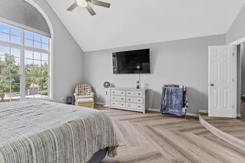 Bedroom - 2364 S Forrest Heights Ave, Springfield, MO 65809 photo 4 of 9