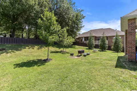 Exterior - 2364 S Forrest Heights Ave, Springfield, MO 65809 photo 6 of 8