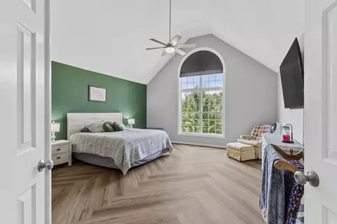 Bedroom - 2364 S Forrest Heights Ave, Springfield, MO 65809 photo 2 of 9