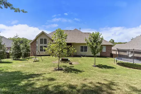 Exterior - 2364 S Forrest Heights Ave, Springfield, MO 65809 photo 4 of 8