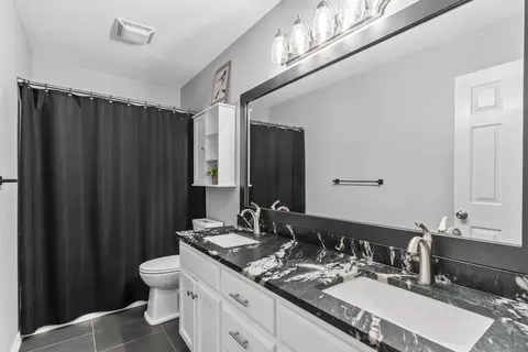 Bath - 2364 S Forrest Heights Ave, Springfield, MO 65809 photo 4 of 4