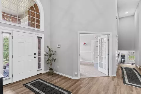 Entry Way - 2364 S Forrest Heights Ave, Springfield, MO 65809 photo 2 of 9