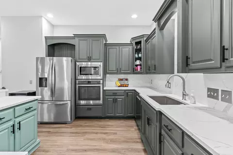 Kitchen - 2364 S Forrest Heights Ave, Springfield, MO 65809 photo 5 of 6