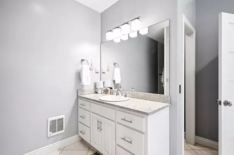 Bath - 1468 S Bright Oak Ave, Springfield, MO 65809 photo 2 of 7