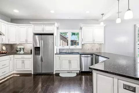Kitchen - 1468 S Bright Oak Ave, Springfield, MO 65809 photo 2 of 3