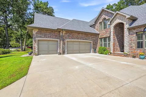 Exterior - 1468 S Bright Oak Ave, Springfield, MO 65809 photo 5 of 12