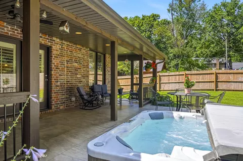 Exterior - 1468 S Bright Oak Ave, Springfield, MO 65809 photo 7 of 12