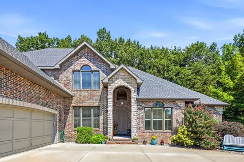 Exterior - 1468 S Bright Oak Ave, Springfield, MO 65809 photo 4 of 12