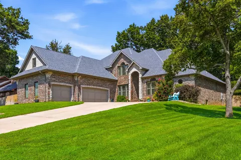 Exterior - 1468 S Bright Oak Ave, Springfield, MO 65809 photo 2 of 12