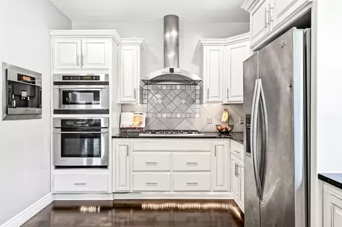 Kitchen - 1468 S Bright Oak Ave, Springfield, MO 65809 photo 3 of 3
