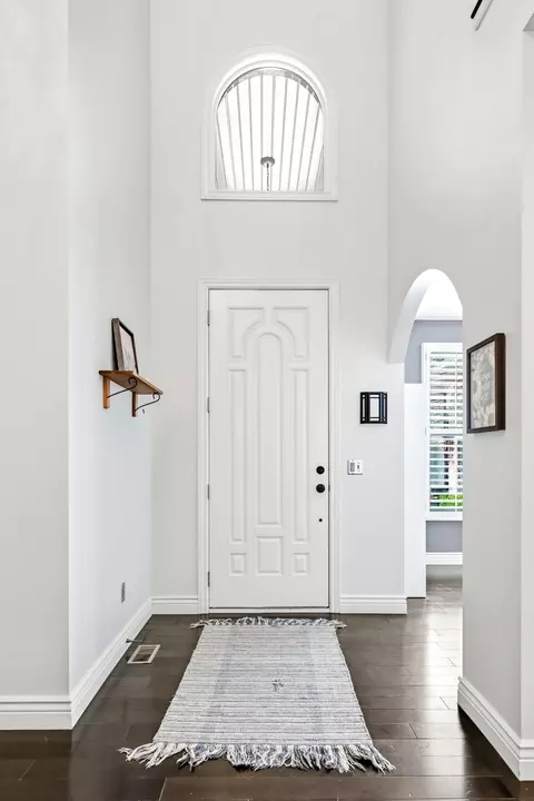 Entry Way - 1468 S Bright Oak Ave, Springfield, MO 65809 photo 2 of 6