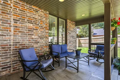 Exterior - 1468 S Bright Oak Ave, Springfield, MO 65809 photo 8 of 12