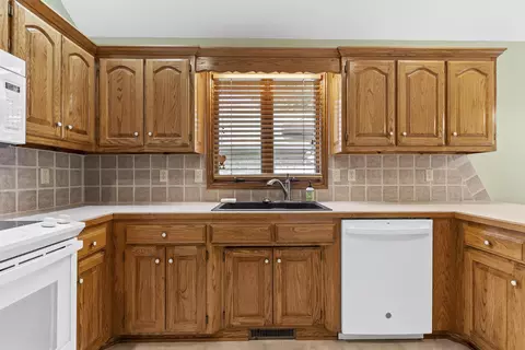 Kitchen - 3111 W Sunset St, Springfield, MO 65807 photo 5 of 6